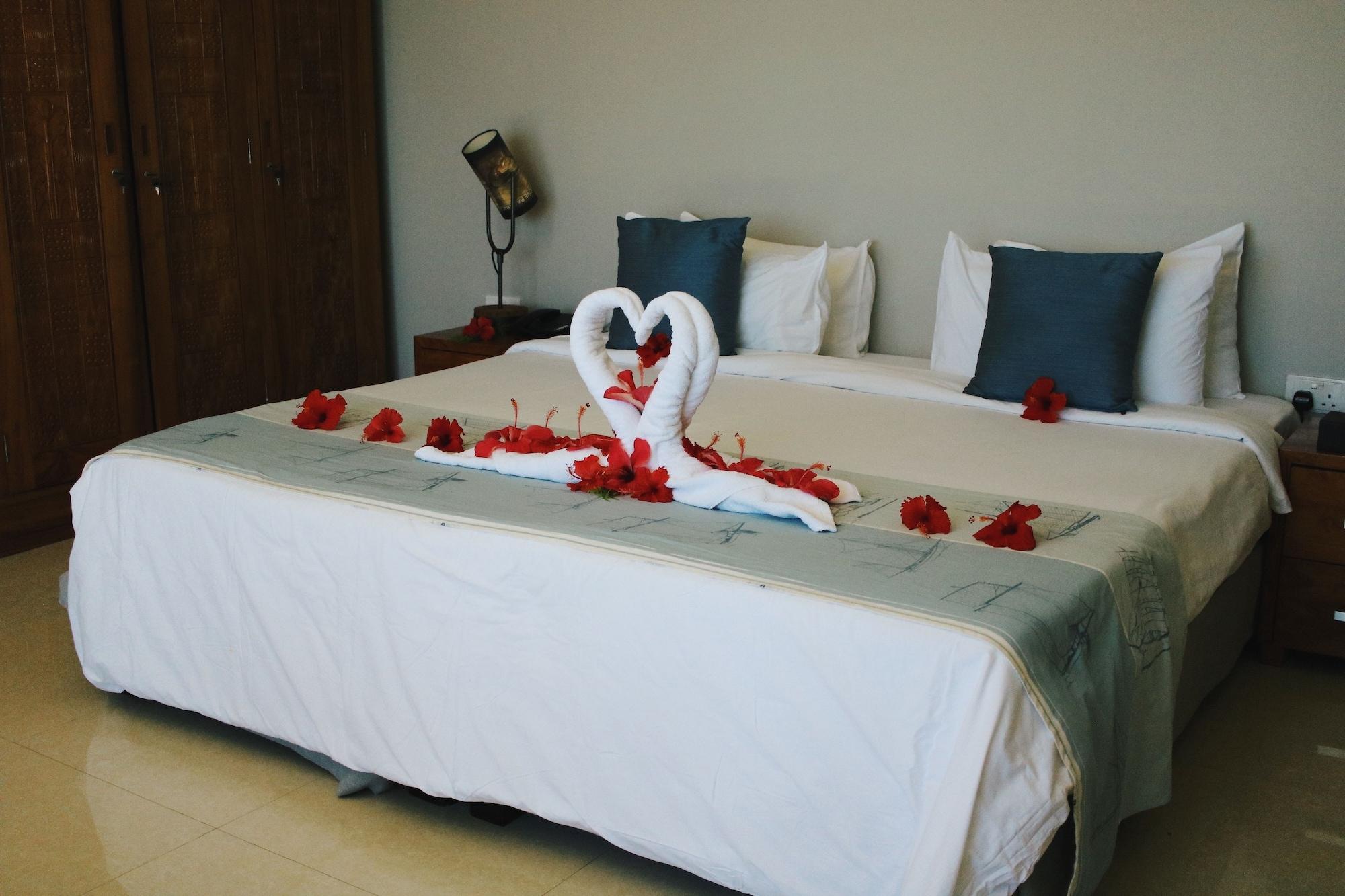 Crown Beach Hotel Seychelles Pointe Au Sel Buitenkant foto