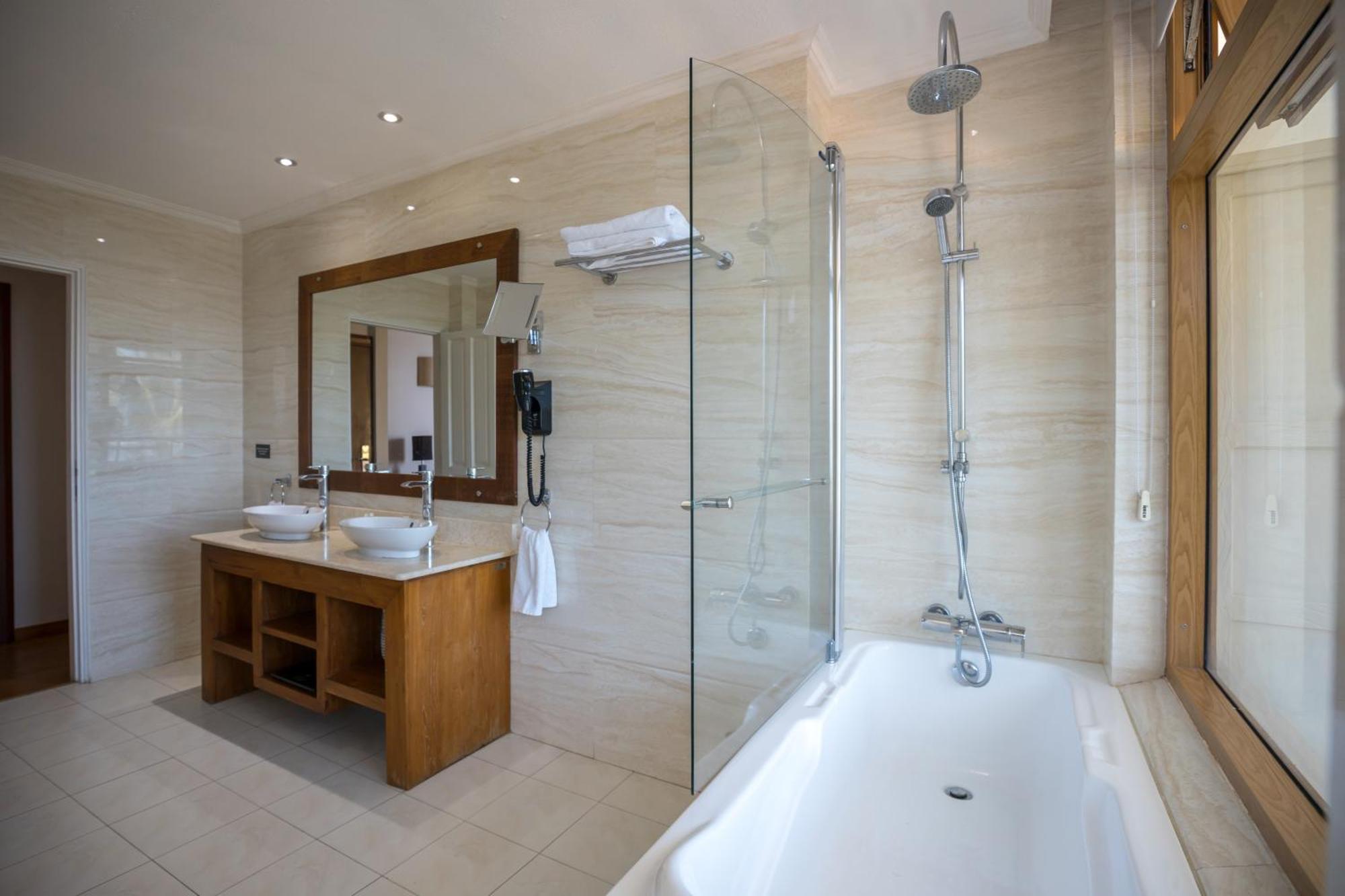 Crown Beach Hotel Seychelles Pointe Au Sel Buitenkant foto