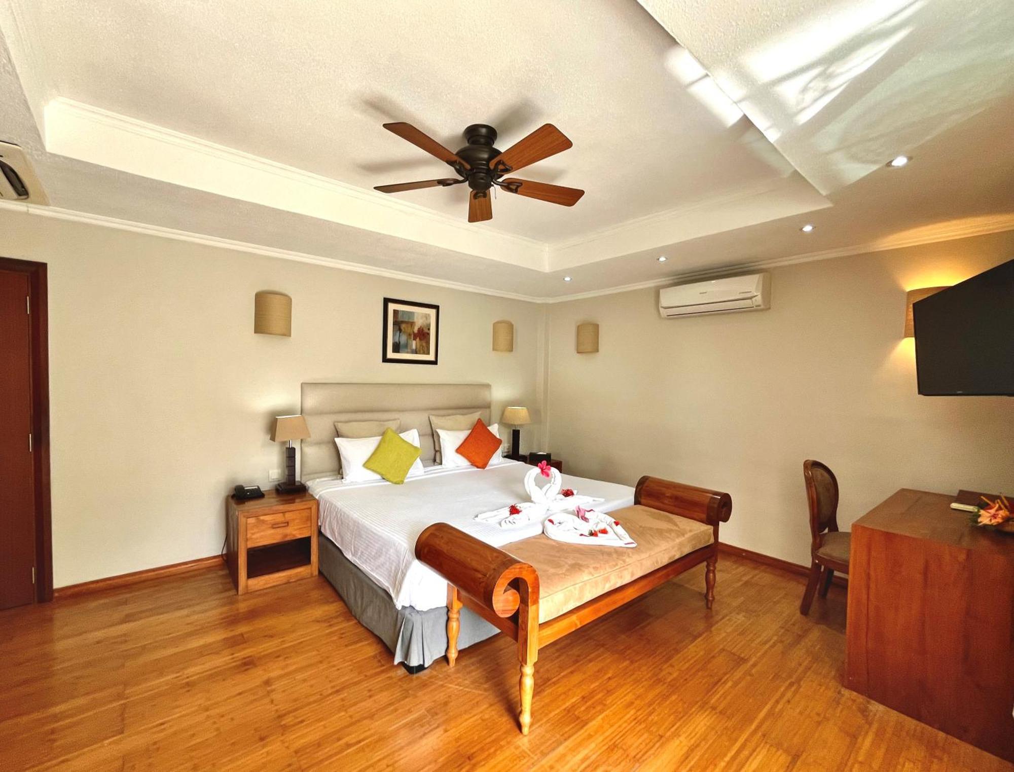 Crown Beach Hotel Seychelles Pointe Au Sel Buitenkant foto