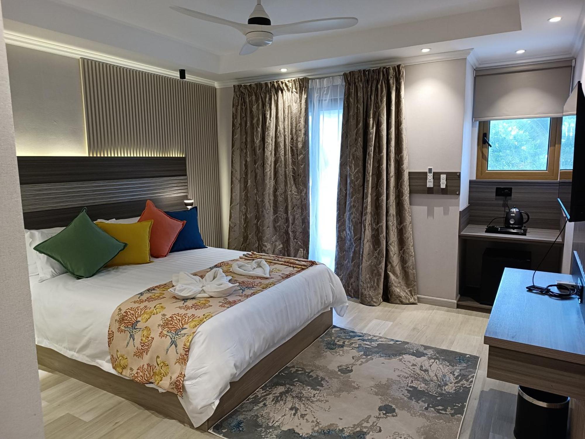 Crown Beach Hotel Seychelles Pointe Au Sel Buitenkant foto