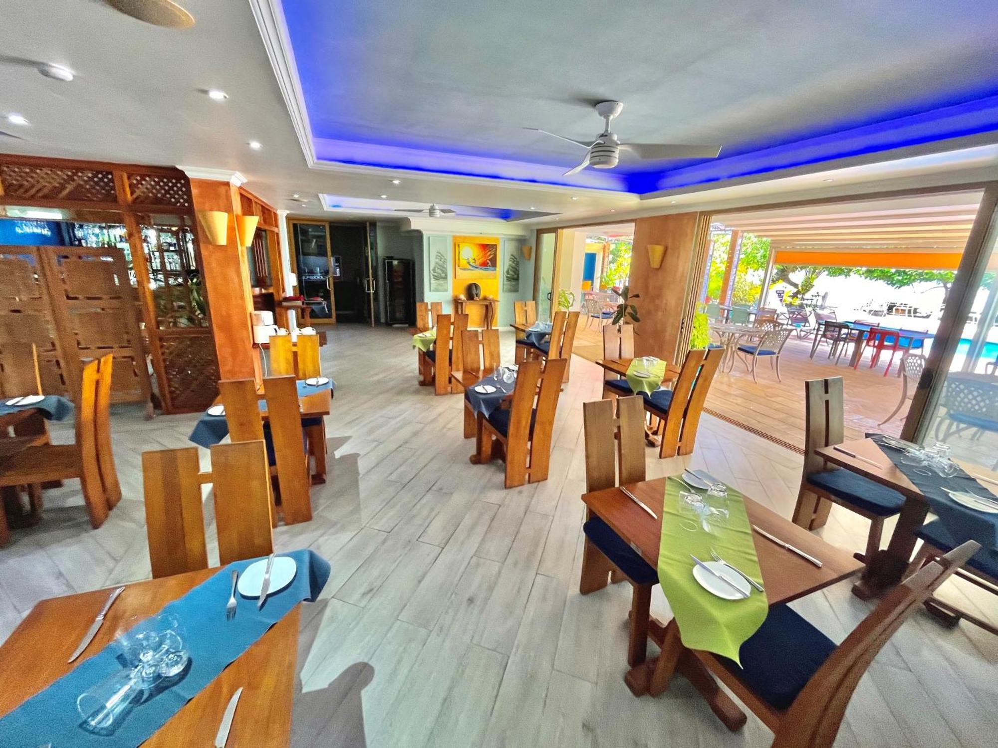 Crown Beach Hotel Seychelles Pointe Au Sel Buitenkant foto
