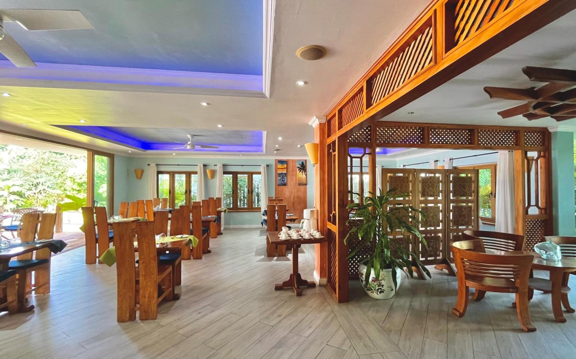 Crown Beach Hotel Seychelles Pointe Au Sel Buitenkant foto